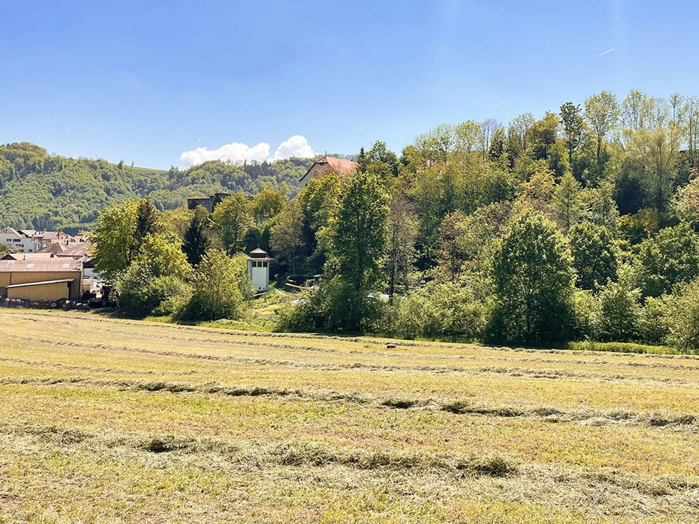 Residential building 8 rooms - Photo 3 of 3