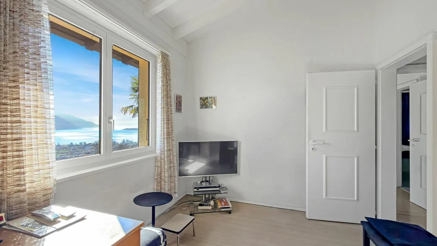 Incantevole casa familiare con vista lago - Foto 8 di 14