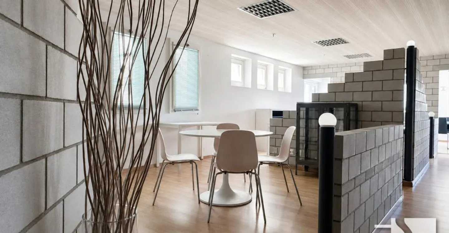 Bright administrative open space of approx. 140 m² - Photo 2 of 12