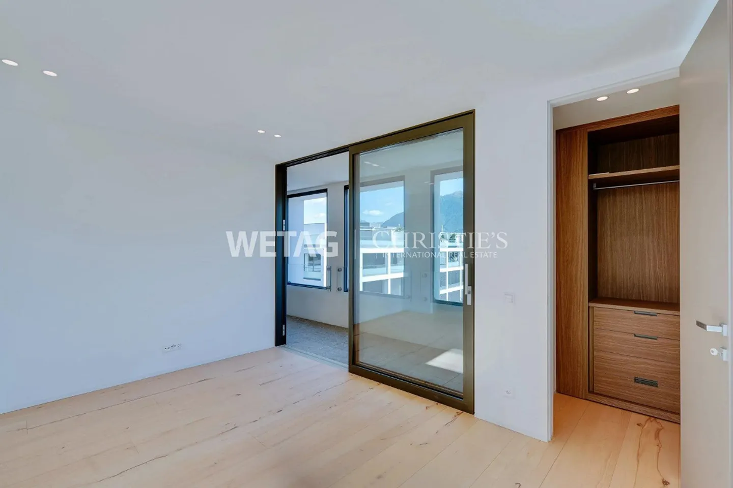 Luxury 5.5-Room Duplex Penthouse Apartment with Lake Maggiore View - Photo 9 of 13