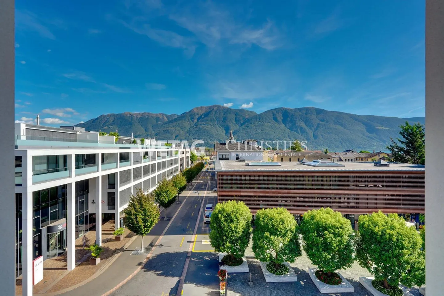 Luxury 5.5-Room Duplex Penthouse Apartment with Lake Maggiore View - Photo 12 of 13