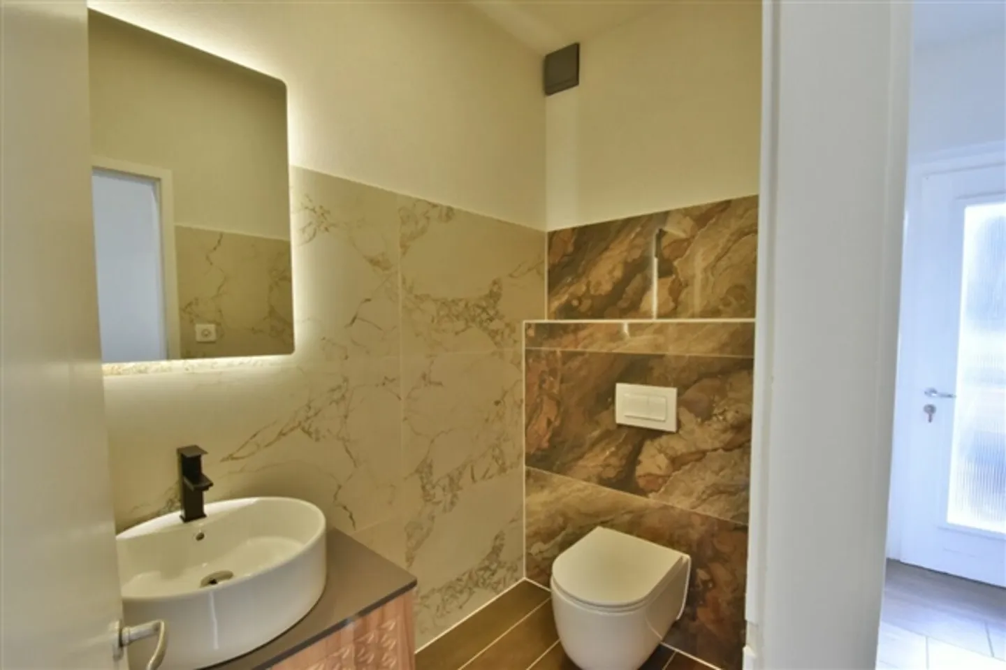 Restaurant en Emplacement de Choix! - Photo 13 sur 20