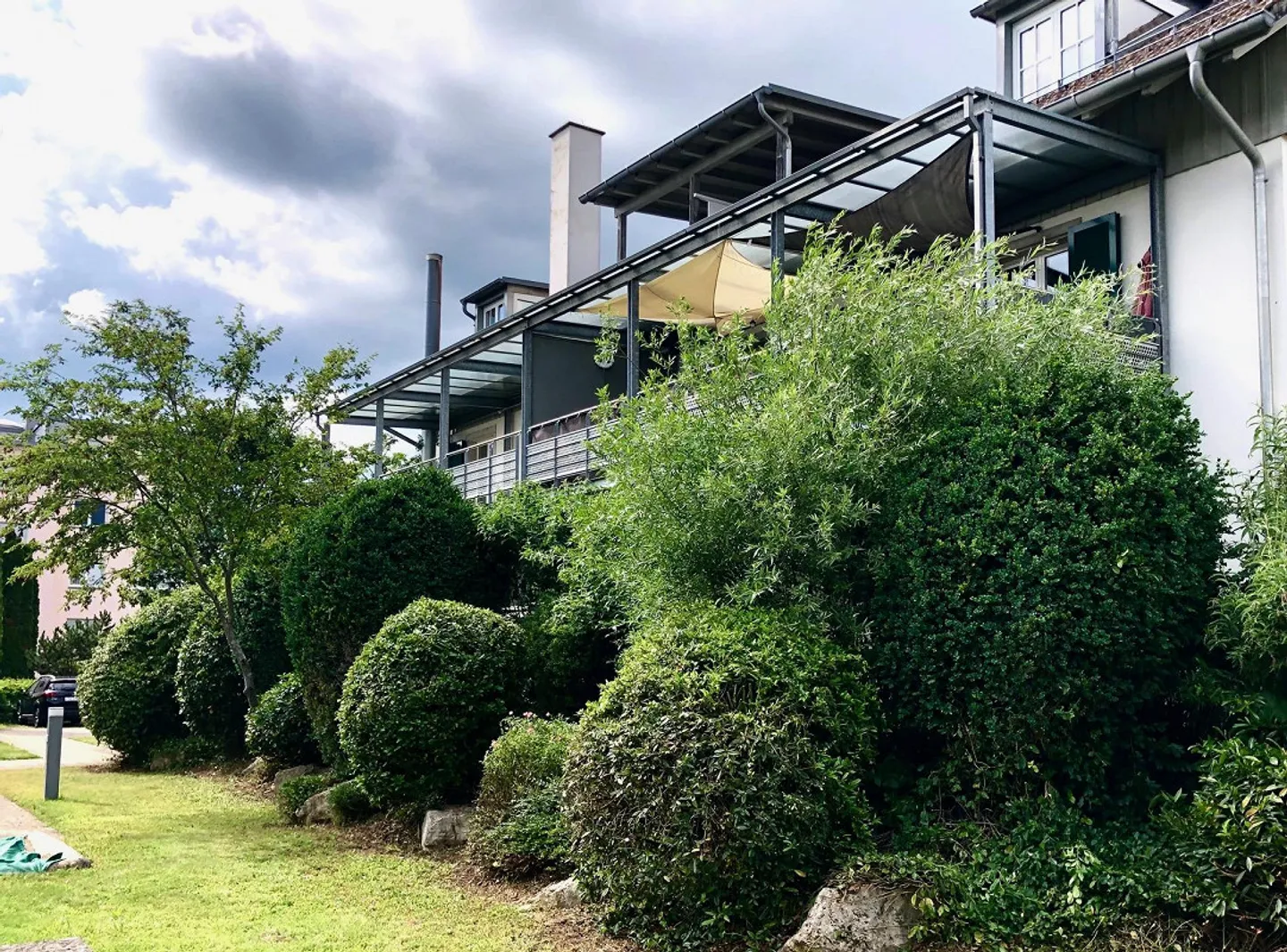 Bella moderna appartamento di 3,5 stanze con grande balcone - Foto 3 di 13