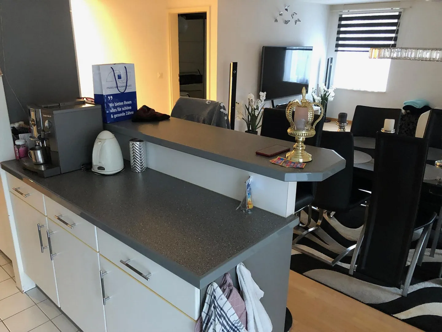 Bella moderna appartamento di 3,5 stanze con grande balcone - Foto 4 di 13