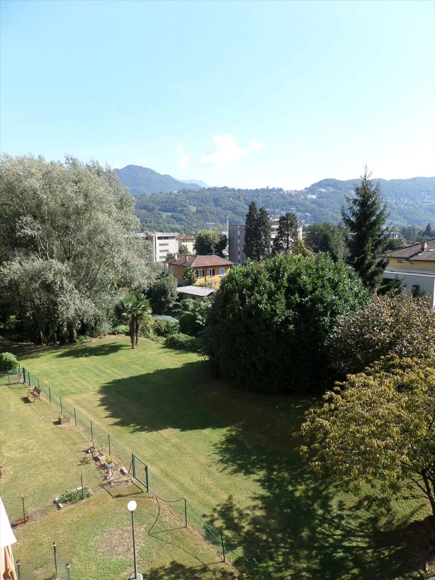 Ampio e luminoso appartamento di 3,5 stanze in una posizione verde e tranquilla - Foto 6 di 6