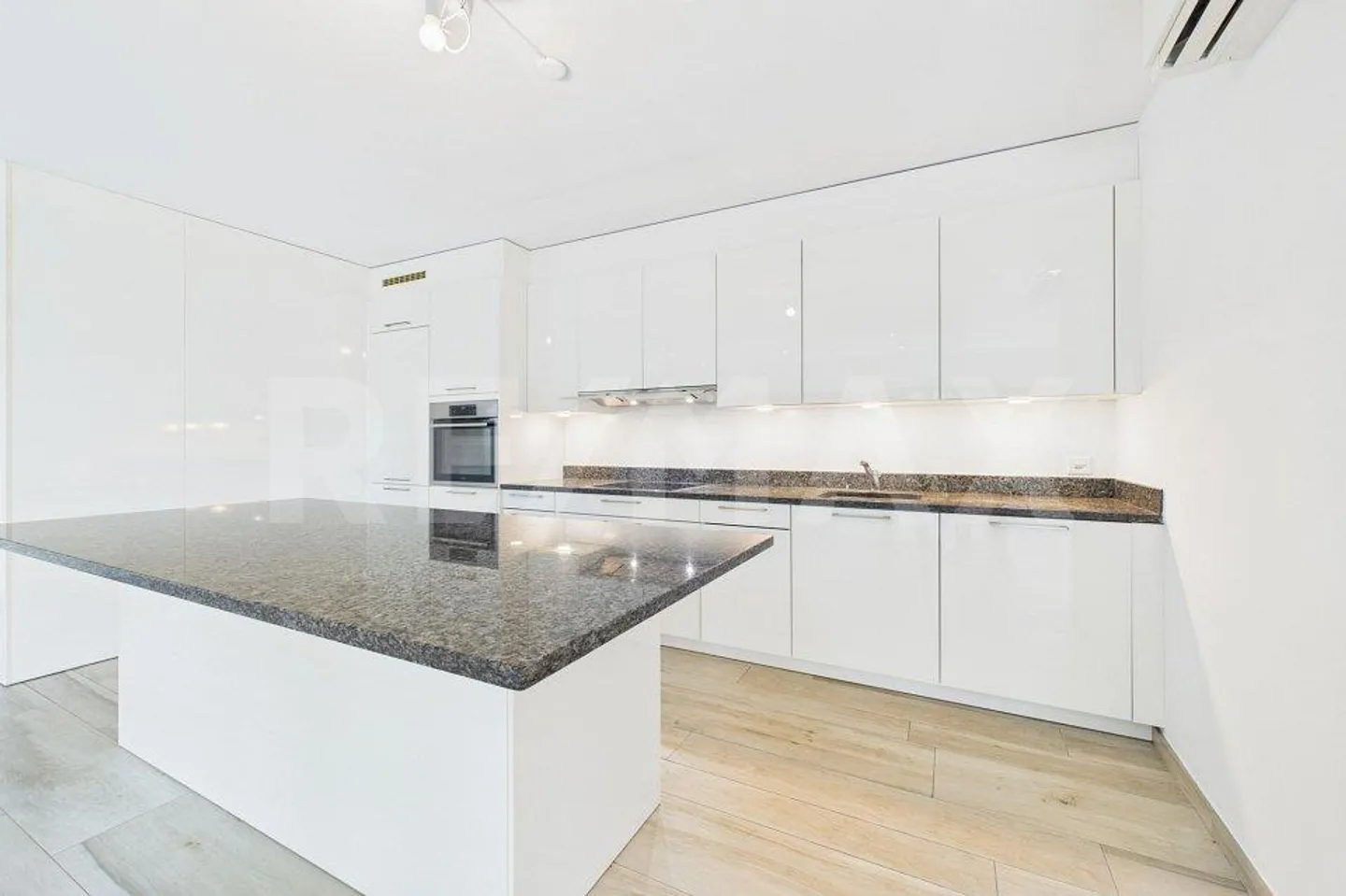 Apartment for sale - Photo 4 of 13