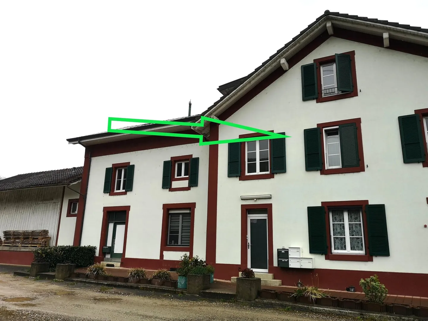 Appartamento al 1° piano con parcheggio coperto - Foto 3 di 16