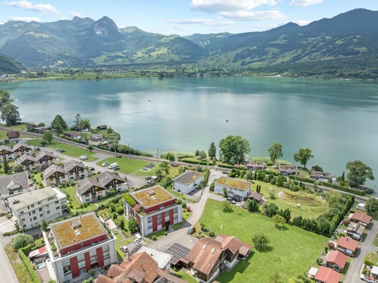 Ampio appartamento con giardino e parcella privata sul lago - Foto 7 di 8
