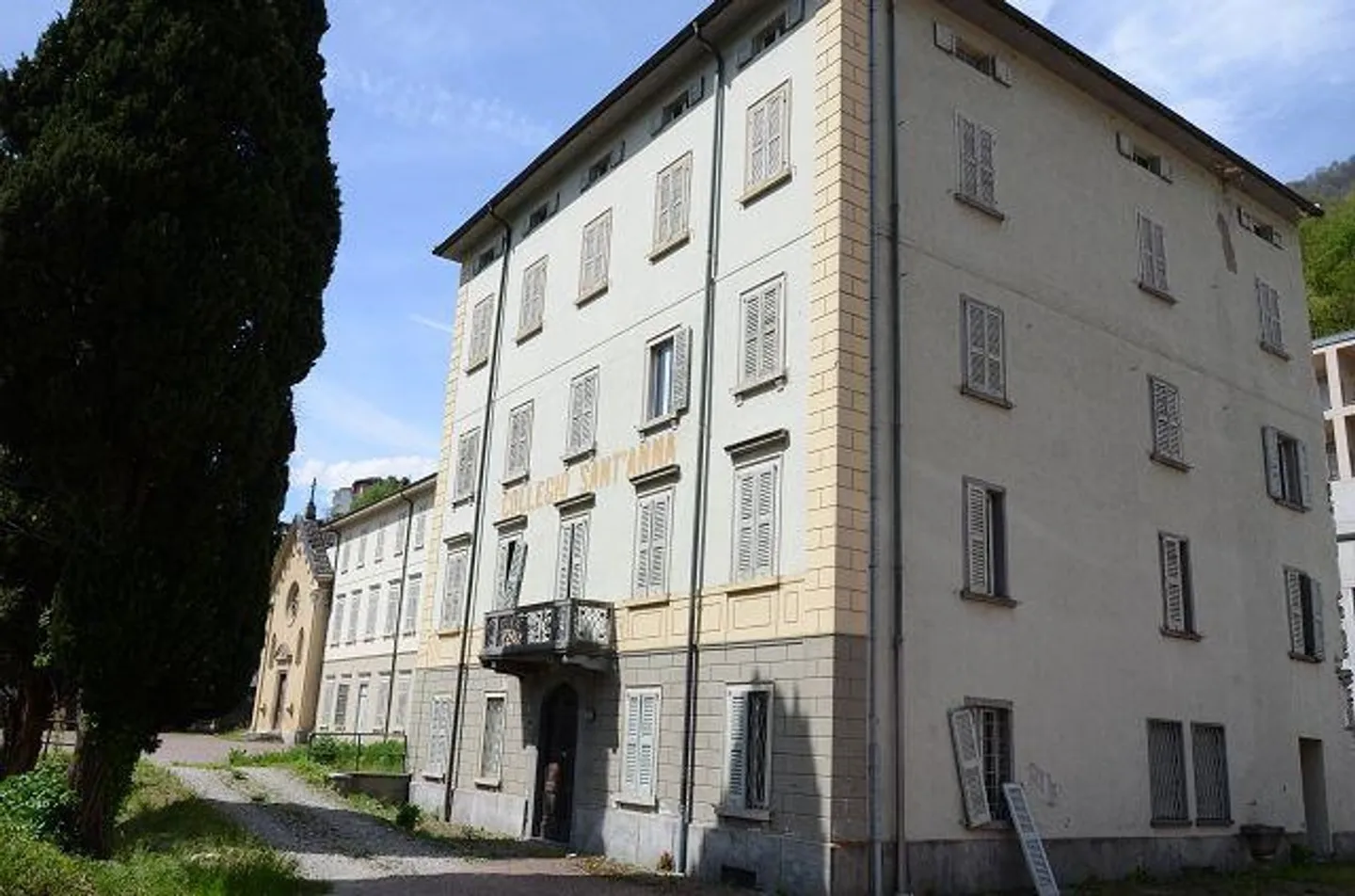«Grande proprietà da ristrutturare con progetto approvato / grosse Liegenschaft mit Umbauprojekt» - Foto 1 di 56