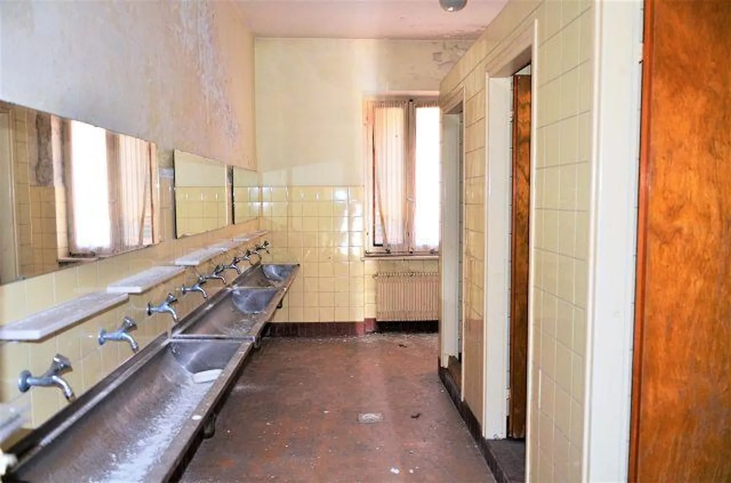 «Grande proprietà da ristrutturare con progetto approvato / grosse Liegenschaft mit Umbauprojekt» - Foto 4 di 56