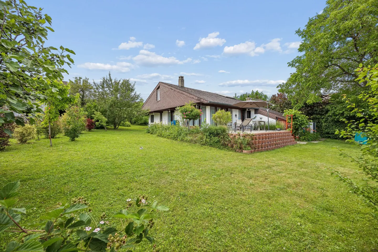 Kernsaniertes 6.5-Zimmer-Einfamilienhaus mit idyllischem Gartenparadies - Photo 11 of 13