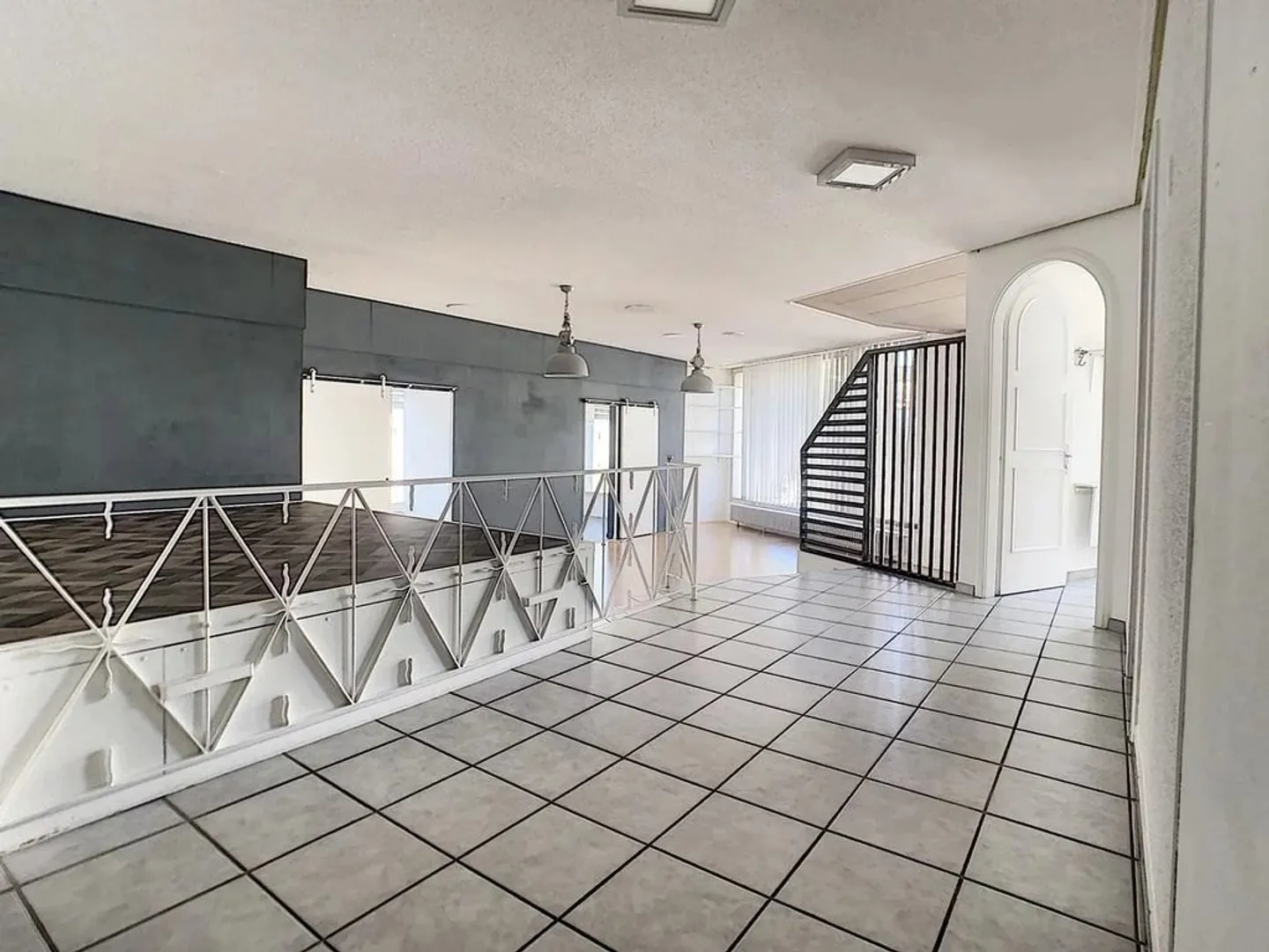 Arcade - Photo 4 of 10