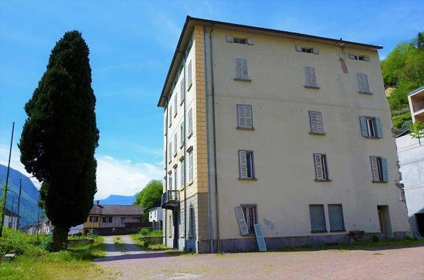 «Grande proprietà da ristrutturare con progetto approvato / grosse Liegenschaft mit Umbauprojekt» - Foto 39 di 56