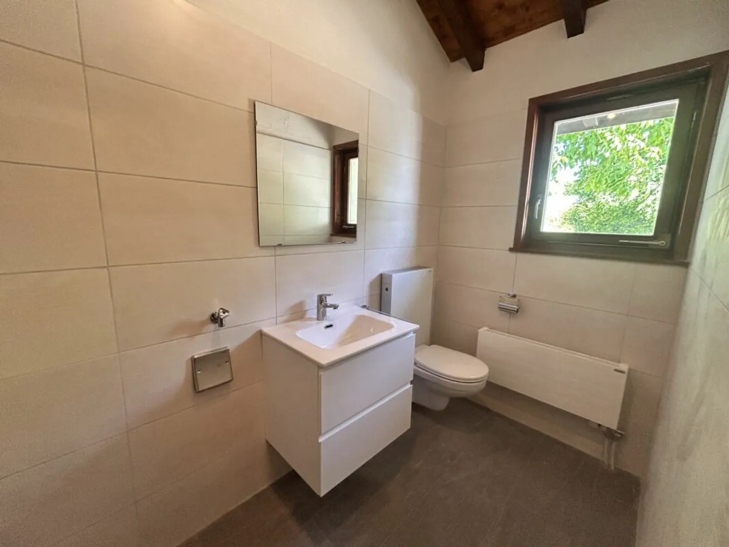 Appartamento spazioso con giardino - Foto 3 di 9