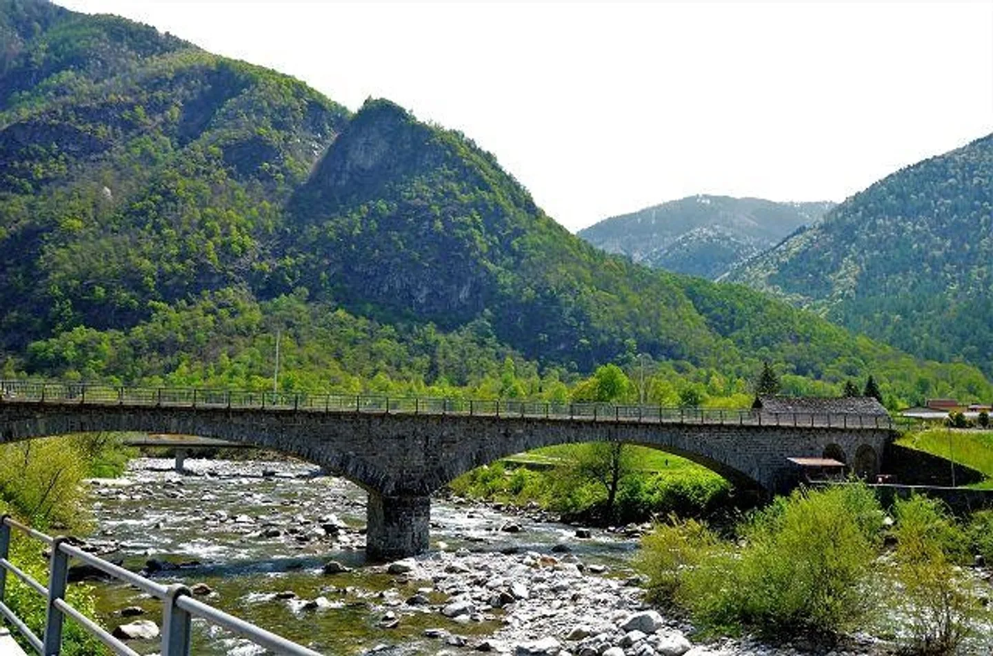 «Grande proprietà da ristrutturare con progetto approvato / grosse Liegenschaft mit Umbauprojekt» - Foto 51 di 56