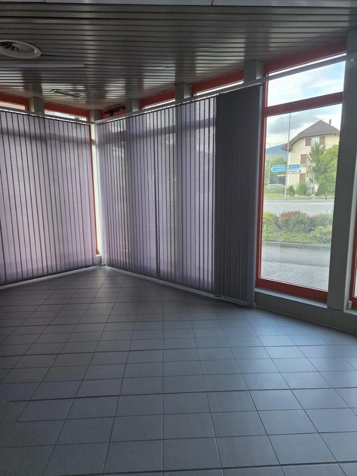 Gewerberaum mit Grosser Sichtbarkeit - Foto 2 von 7