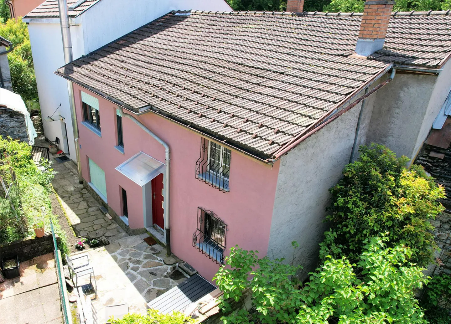 Spaziosa casa bifamiliare in zona comoda e strategica - Foto 8 di 16