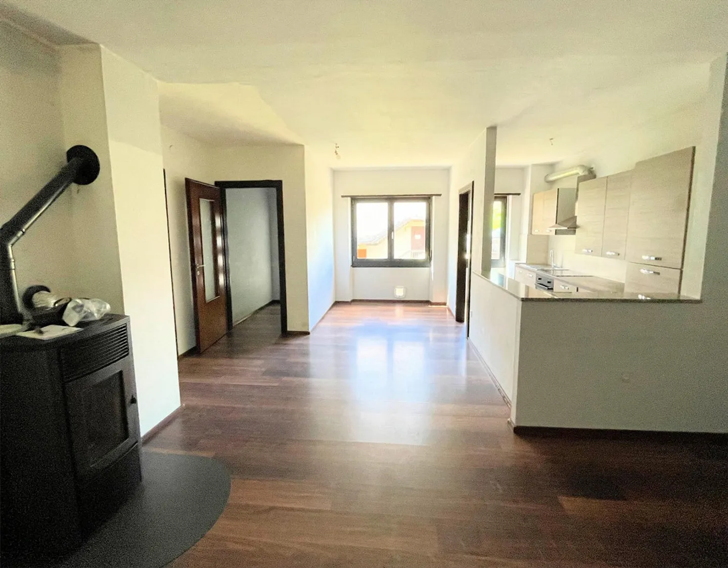 Spaziosa casa bifamiliare in zona comoda e strategica - Foto 9 di 16