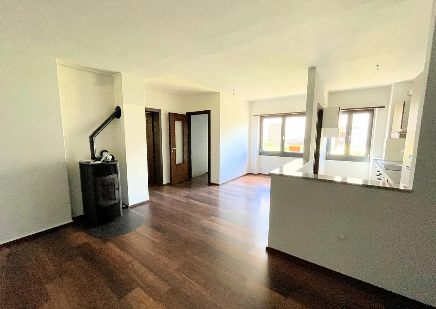Spaziosa casa bifamiliare in zona comoda e strategica - Foto 10 di 16