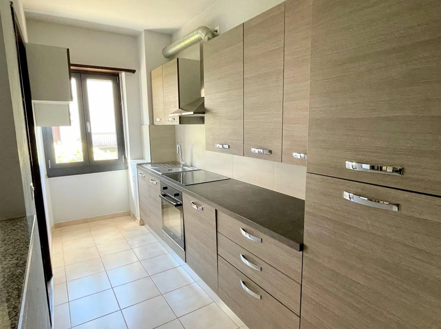 Spaziosa casa bifamiliare in zona comoda e strategica - Foto 12 di 16