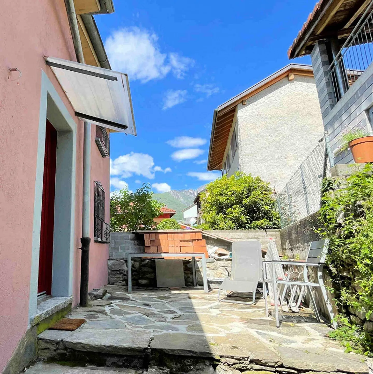 Spaziosa casa bifamiliare in zona comoda e strategica - Foto 13 di 16