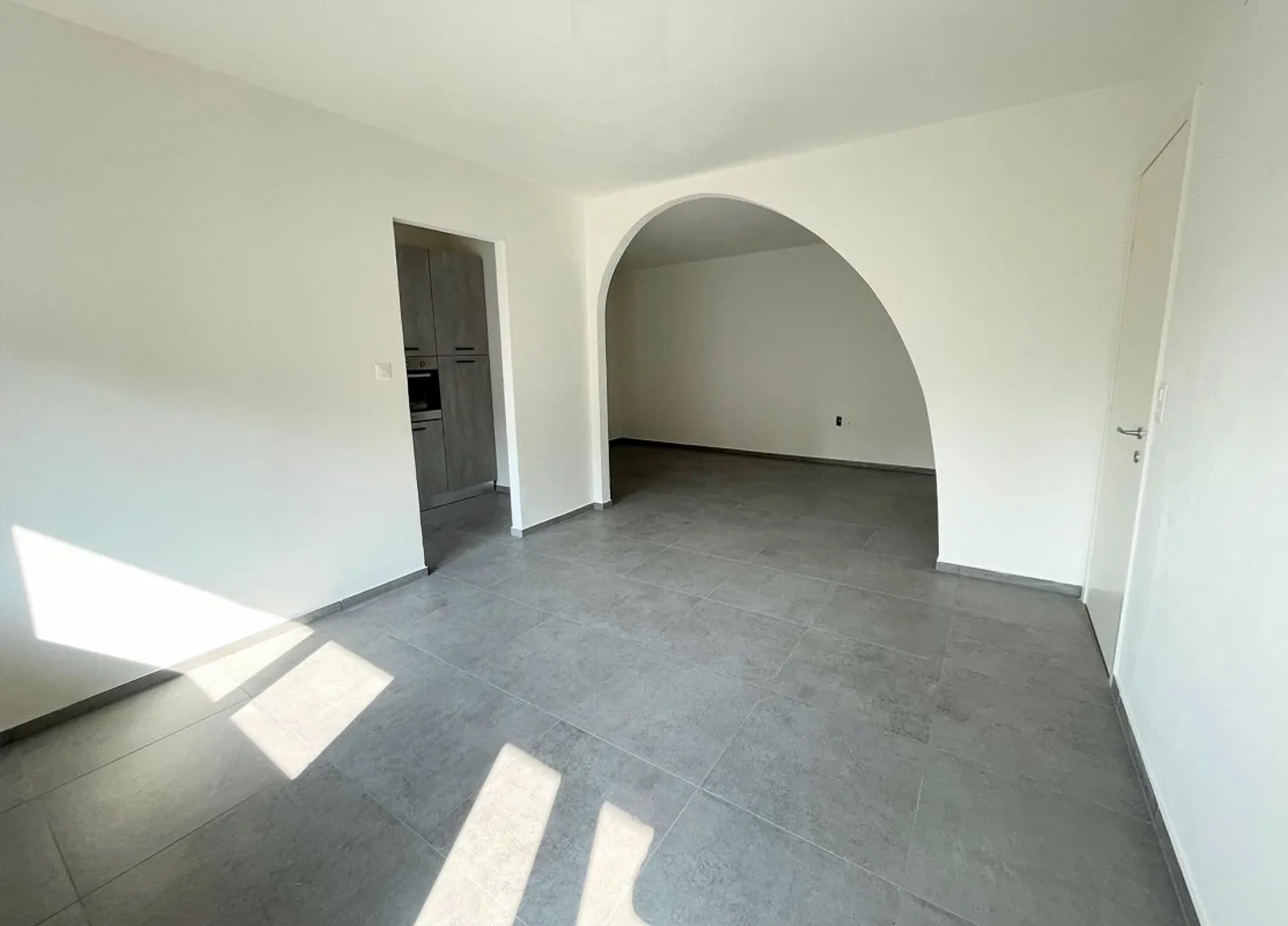 Spaziosa casa bifamiliare in zona comoda e strategica - Foto 4 di 16