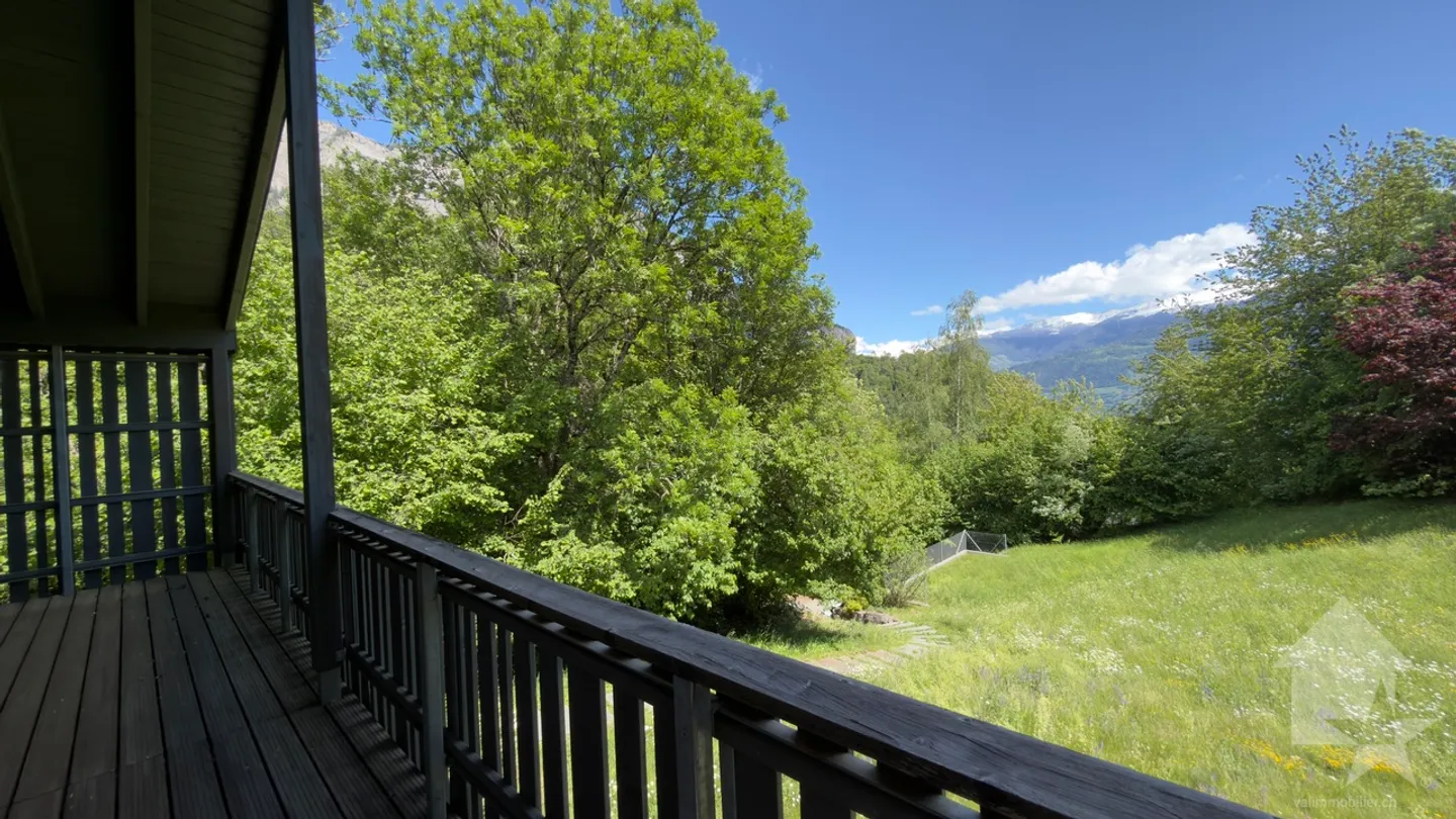 Beautiful recent 6.5-room villa with garage located in an idyllic setting. - Photo 23 of 41