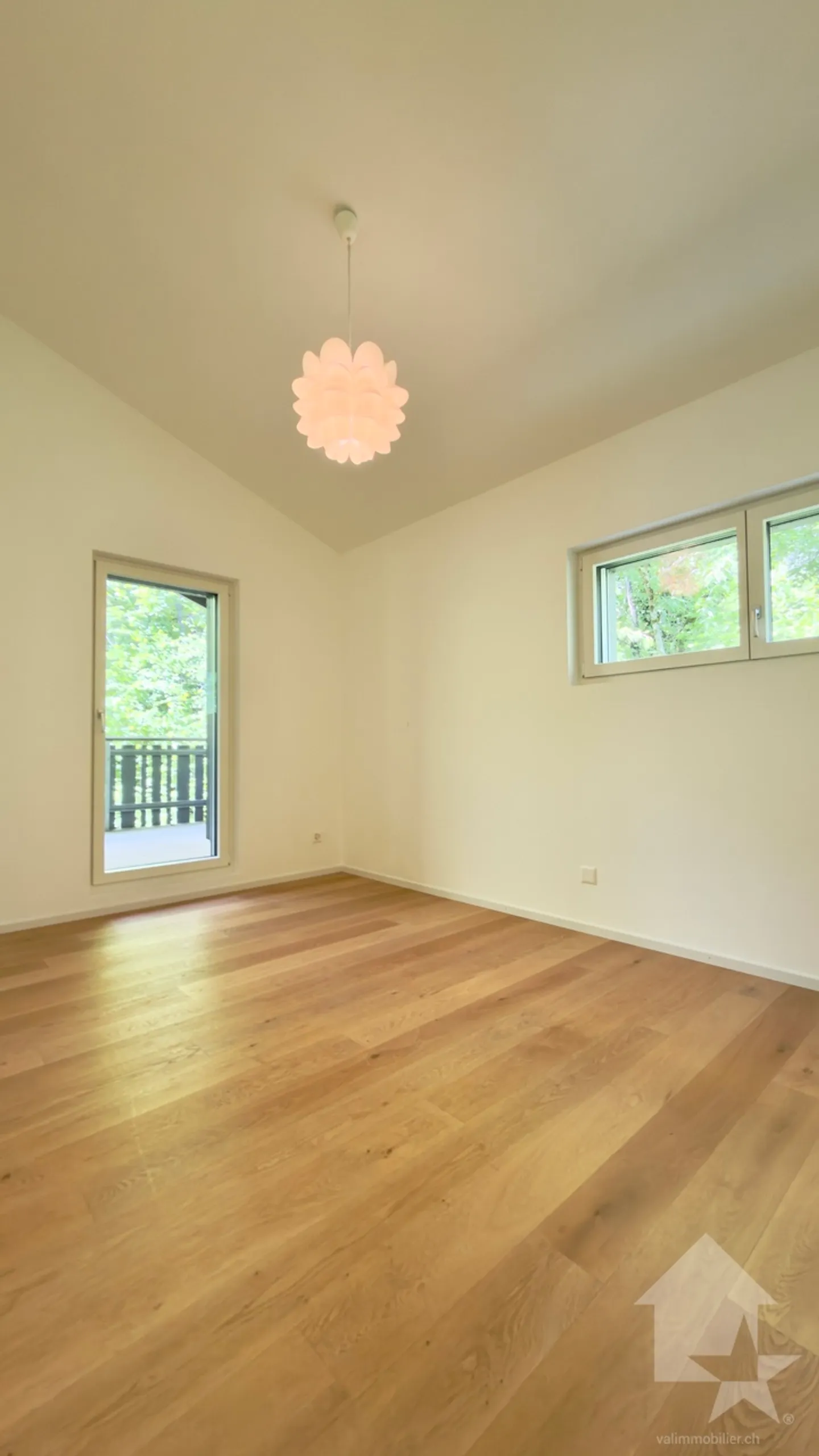 Beautiful recent 6.5-room villa with garage located in an idyllic setting. - Photo 25 of 41