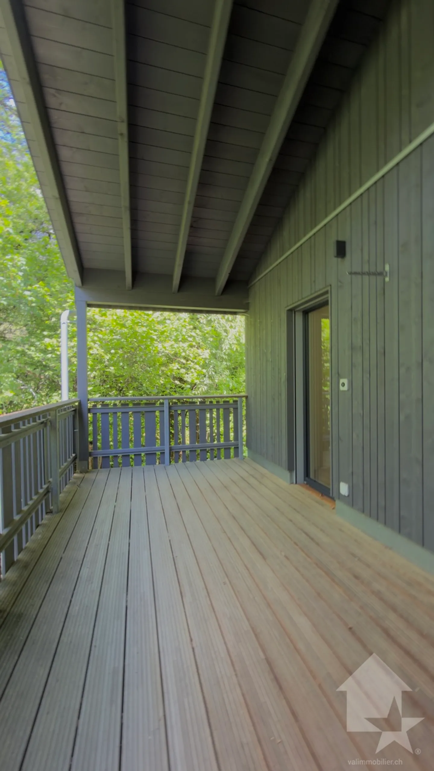 Beautiful recent 6.5-room villa with garage located in an idyllic setting. - Photo 28 of 41