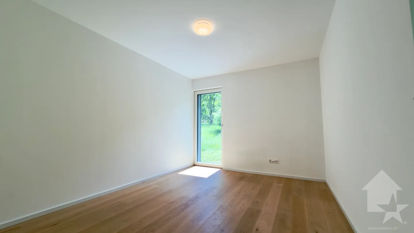 Beautiful recent 6.5-room villa with garage located in an idyllic setting. - Photo 20 of 41