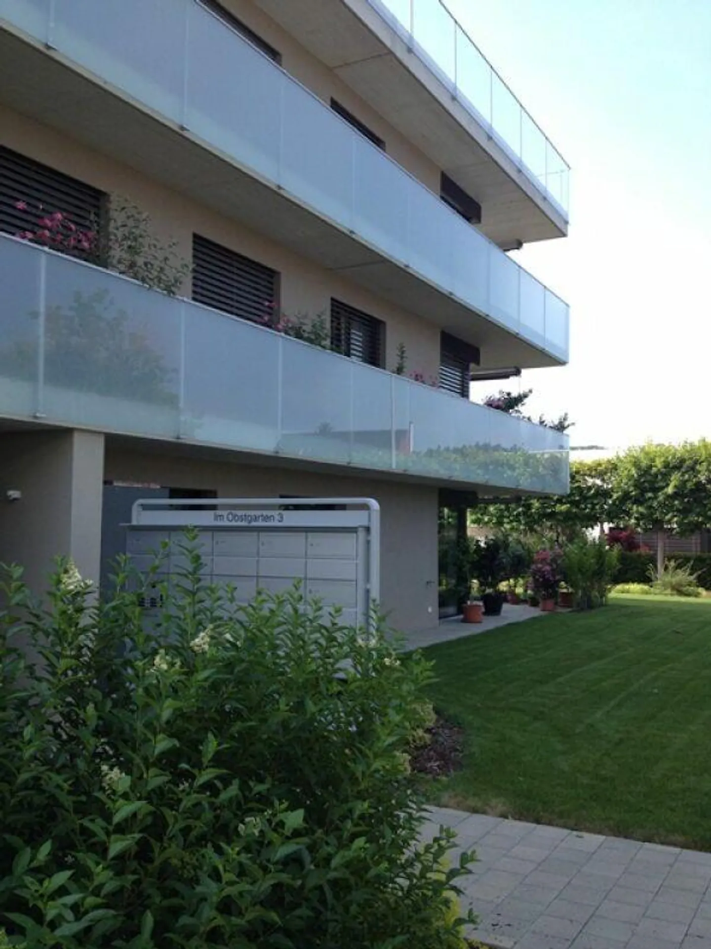 Exklusive, sonnige Attikawohnung mit umlaufender Terrasse und Seesicht - Foto 5 von 12