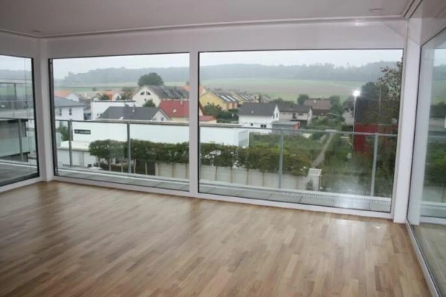 Exklusive, sonnige Attikawohnung mit umlaufender Terrasse und Seesicht - Foto 6 von 12