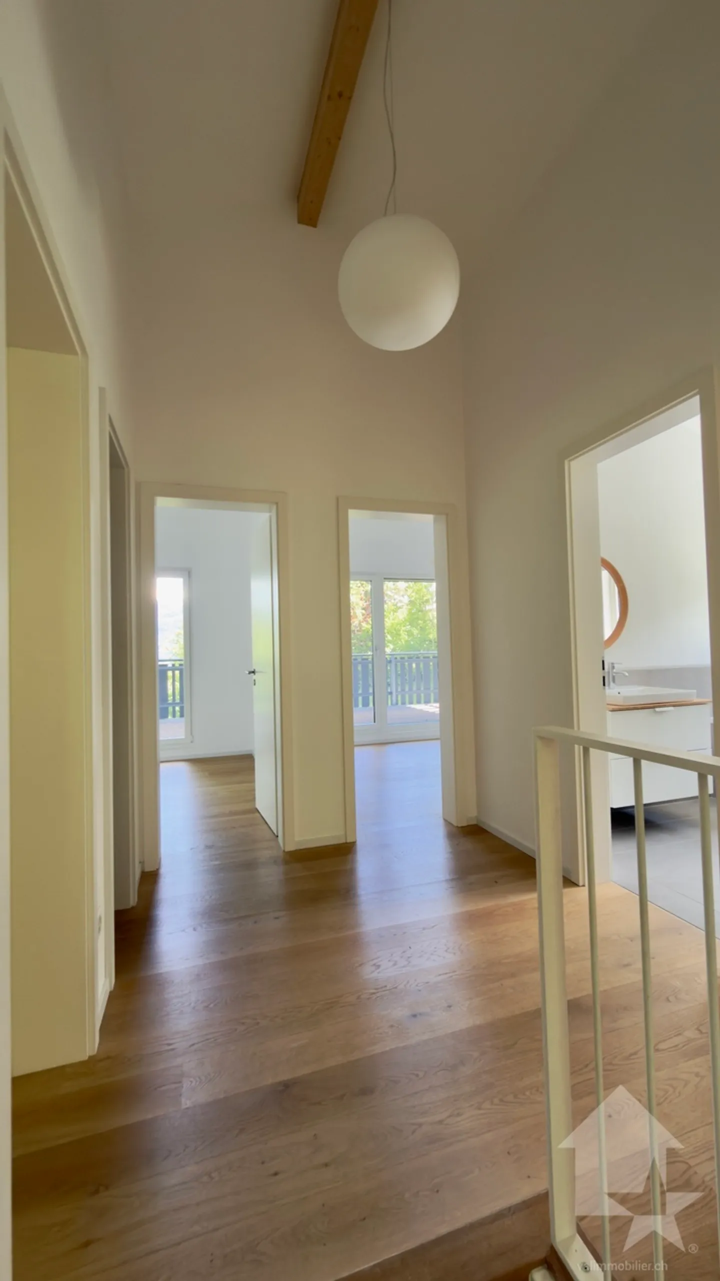 Beautiful recent 6.5-room villa with garage located in an idyllic setting. - Photo 21 of 41