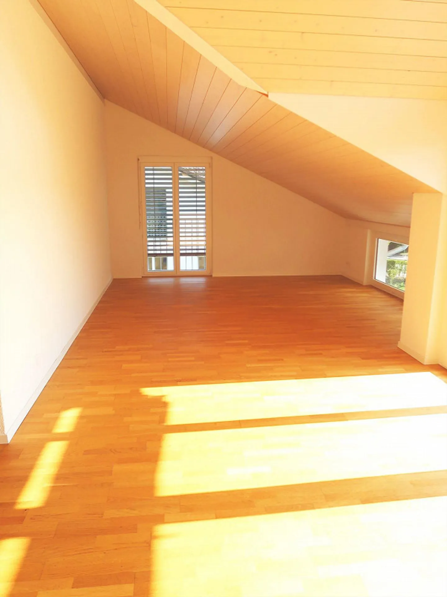 Charmante Dachwohnung in Zentraler Lage - Foto 3 von 11