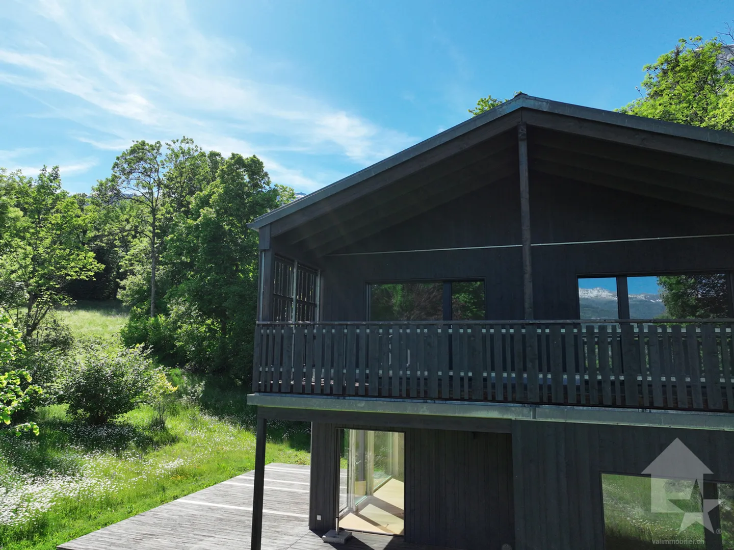Beautiful recent 6.5-room villa with garage located in an idyllic setting. - Photo 35 of 41