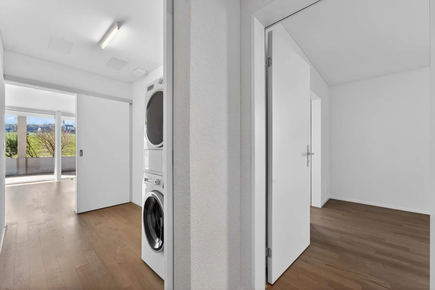 Moderne 4.5 Zimmerwohnung - Foto 2 von 13