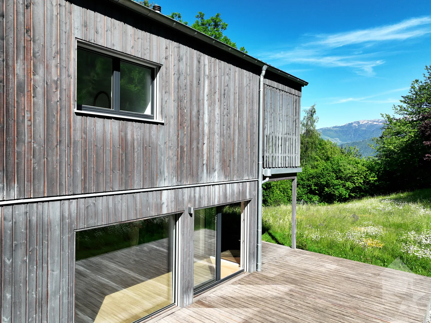 Beautiful recent 6.5-room villa with garage located in an idyllic setting. - Photo 39 of 41