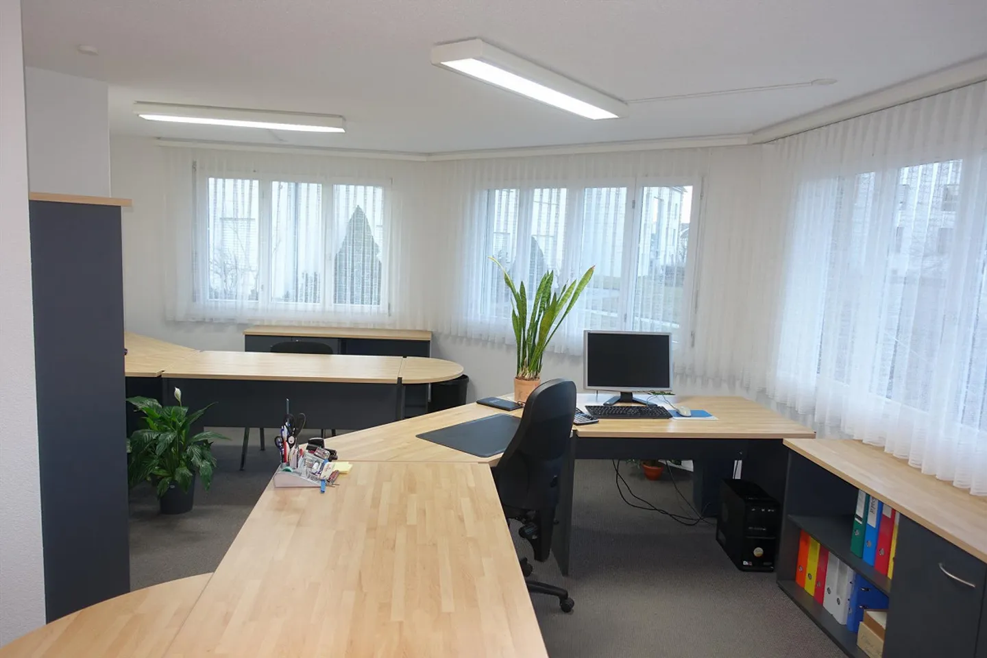 Gewerbefläche mit Büro - Foto 4 von 6