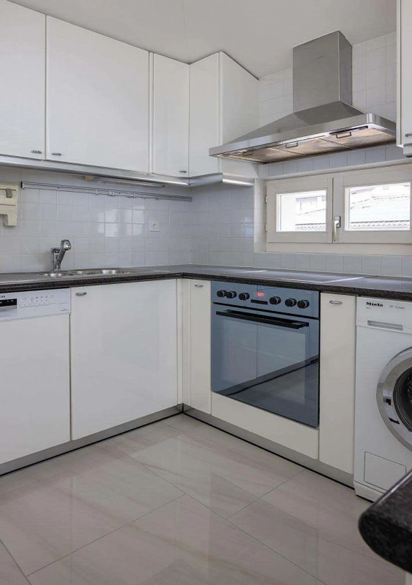 Duplex for rent in Melide with lake view and large balcony - Photo 7 of 13