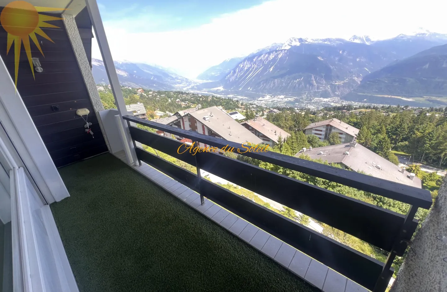 Superb penthouse duplex of 4.5 rooms, fully renovated in 2024! - Photo 8 of 30