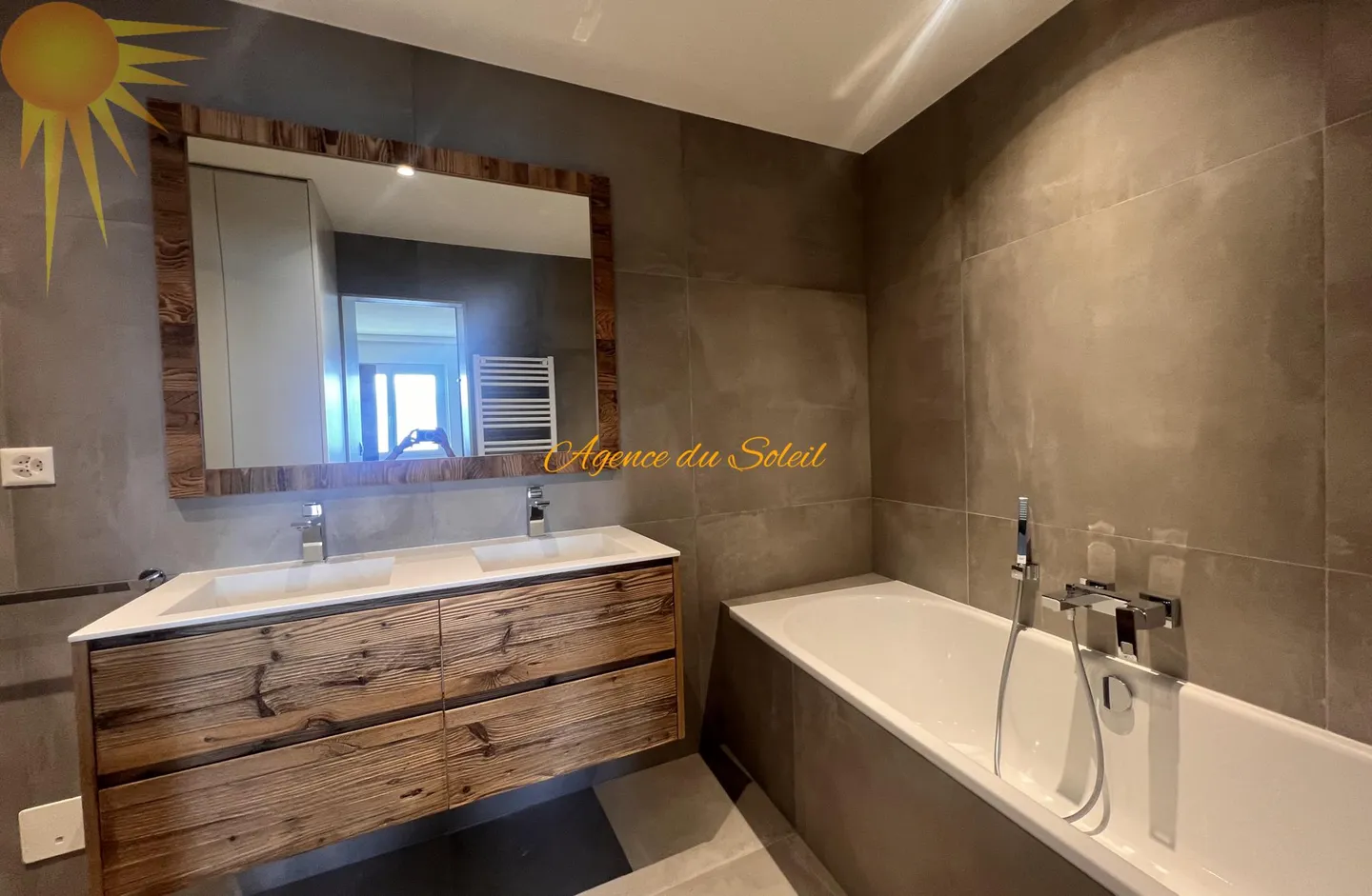 Superb penthouse duplex of 4.5 rooms, fully renovated in 2024! - Photo 24 of 30