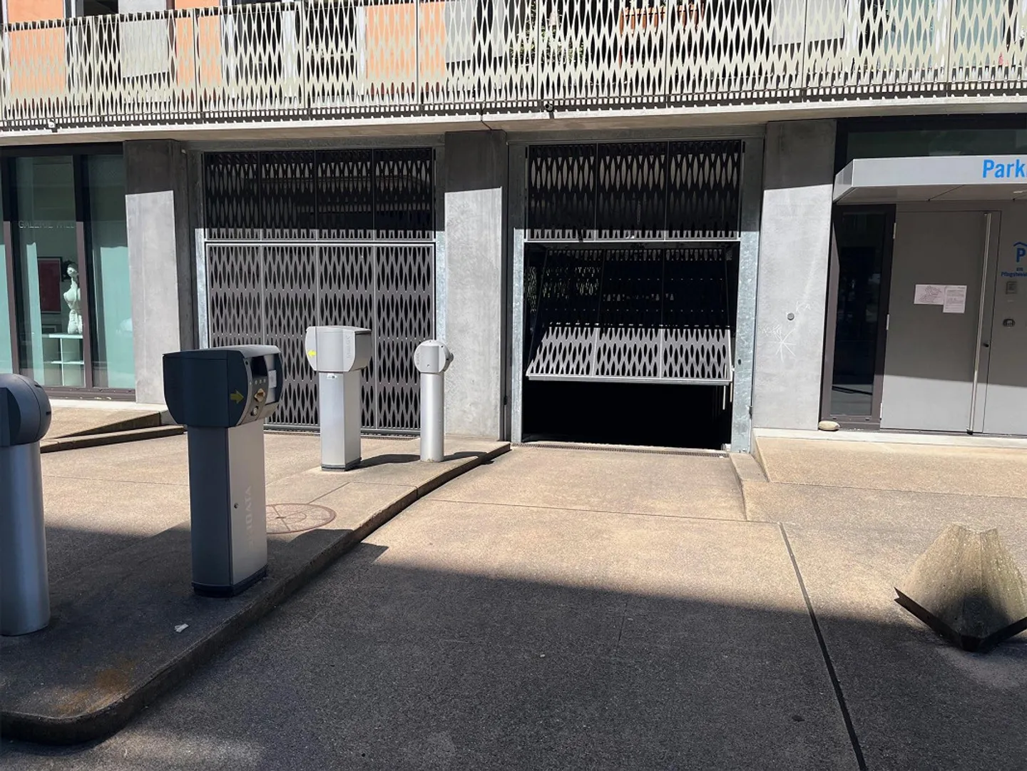 Posto auto in garage sotterraneo, con stazione di ricarica E - Foto 1 di 6