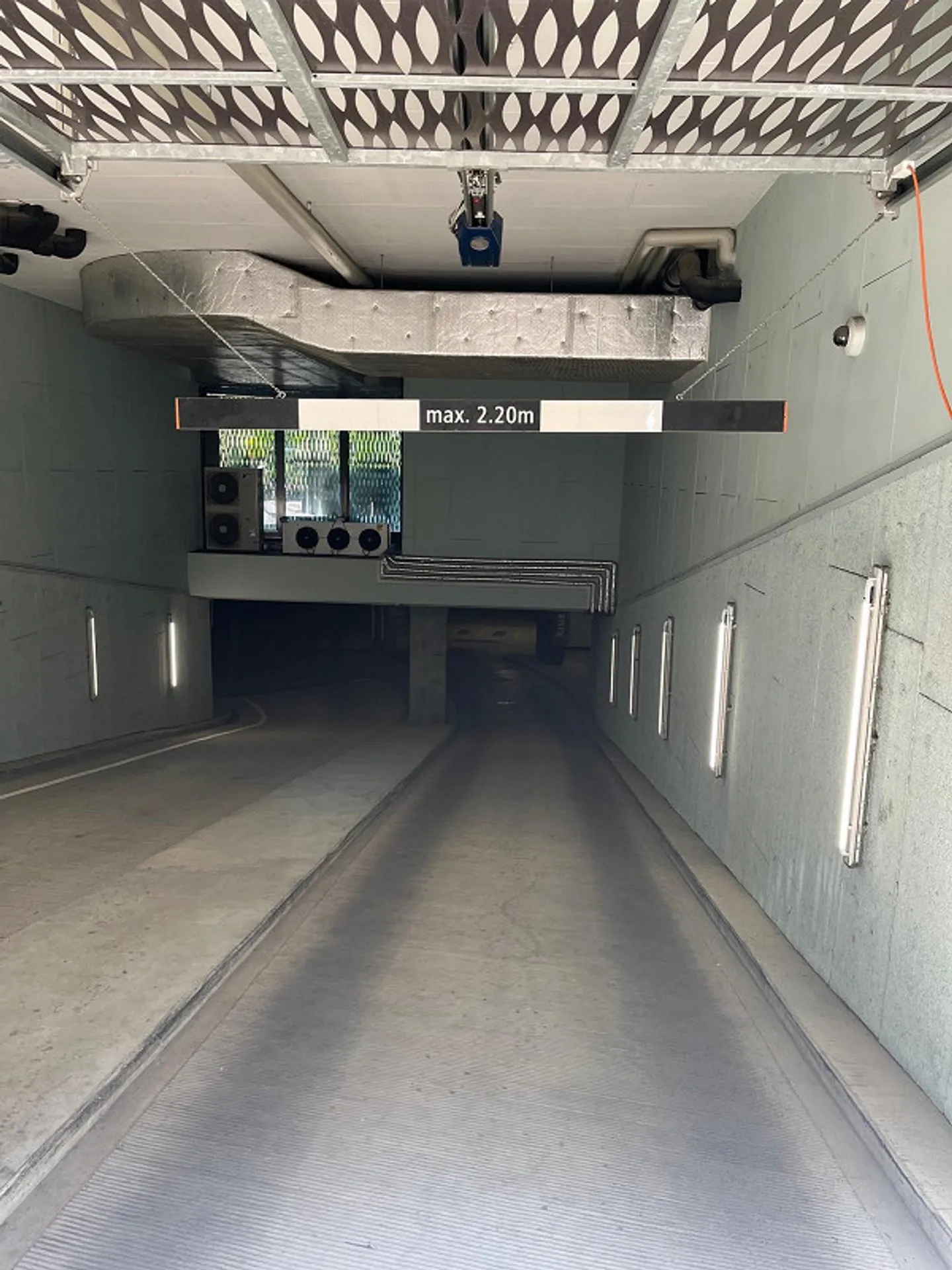 Posto auto in garage sotterraneo, con stazione di ricarica E - Foto 2 di 6