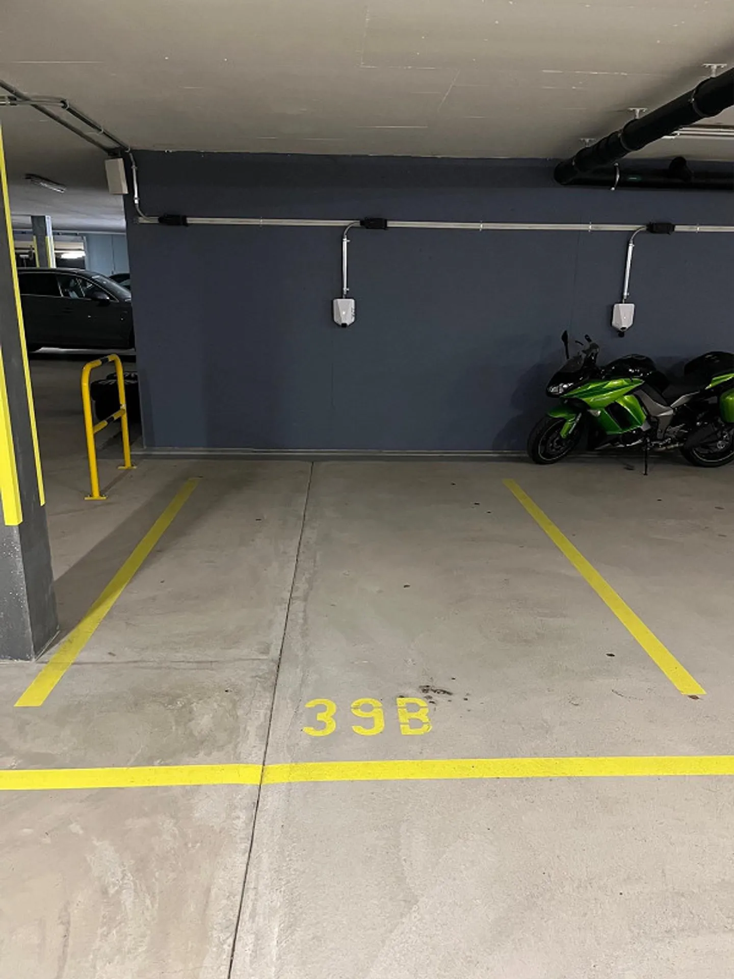 Posto auto in garage sotterraneo, con stazione di ricarica E - Foto 3 di 6