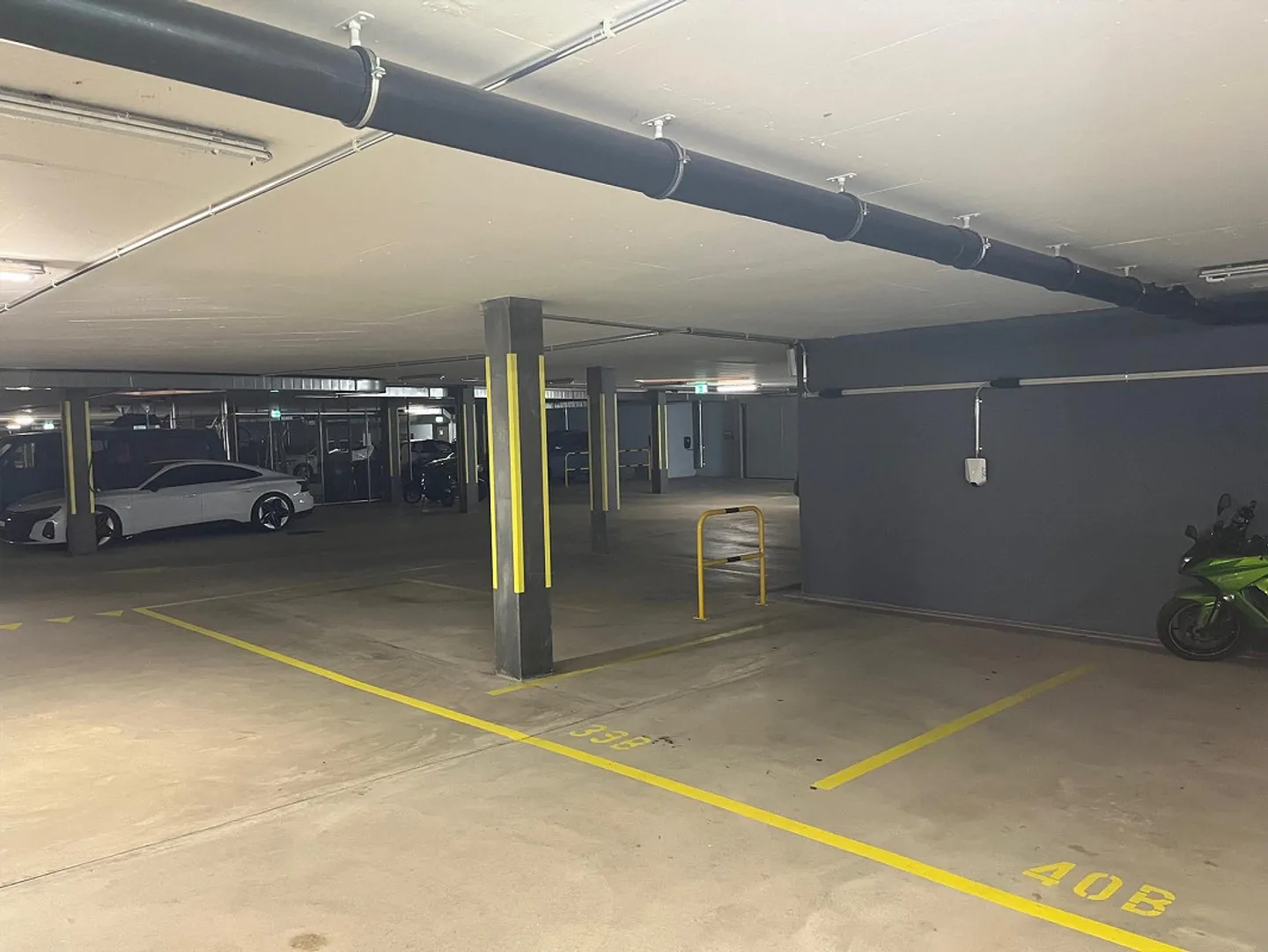 Posto auto in garage sotterraneo, con stazione di ricarica E - Foto 4 di 6