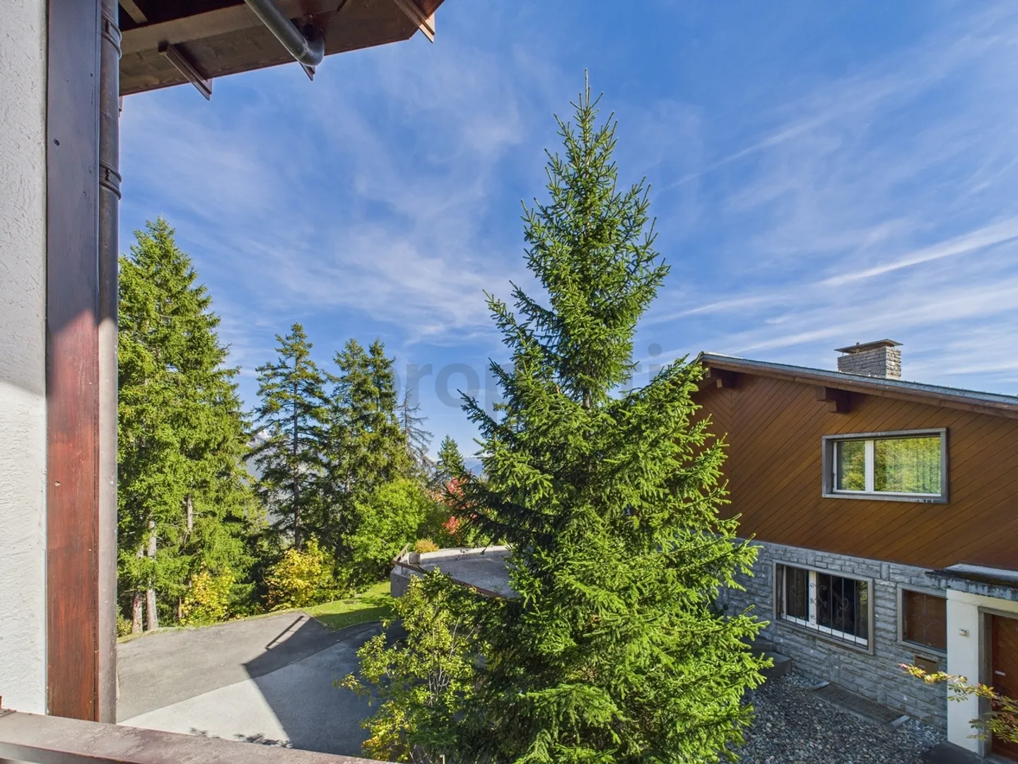 A spacious 4.5 with great renovation potential in Crans-Montana - Photo 9 of 10