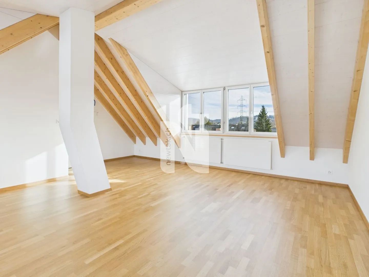 Affascinante casa a schiera ristrutturata con giardino, garage e vista - Foto 9 di 12