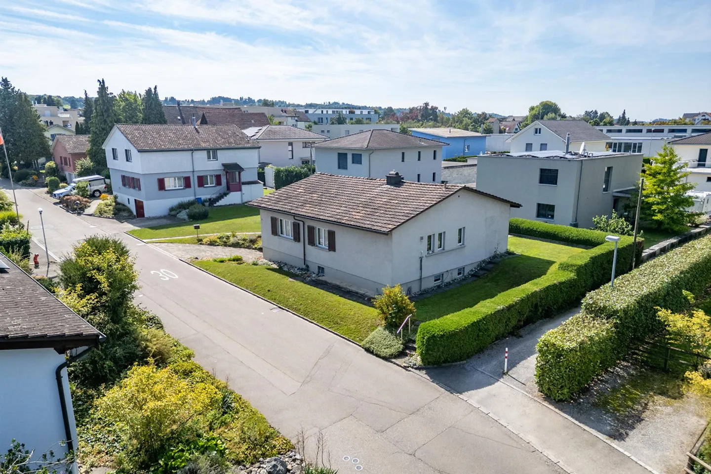 Casa unifamiliare ben tenuta con terreno attraente - Foto 5 di 13