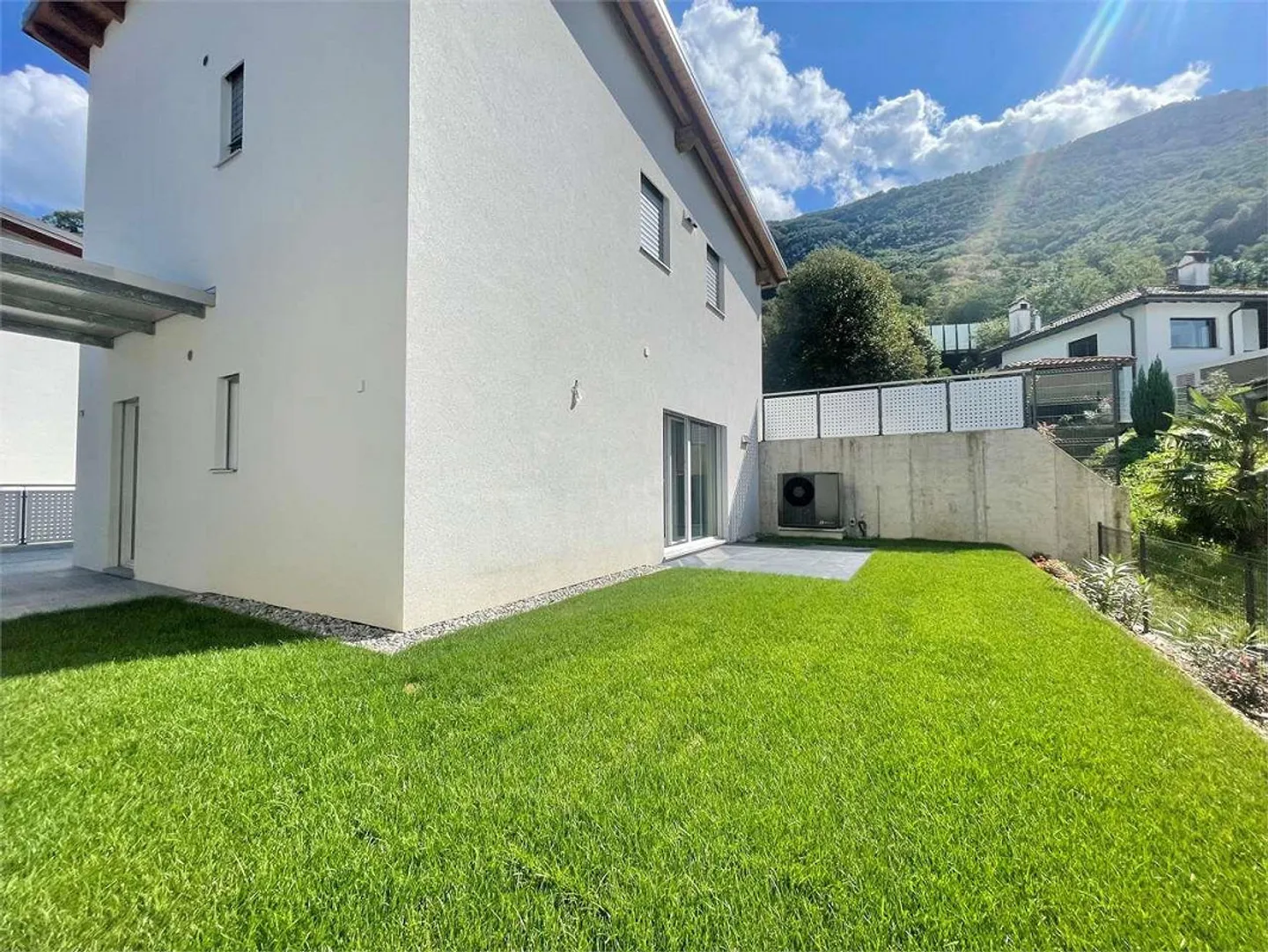 Villa moderna in nuova costruzione - Foto 1 di 10