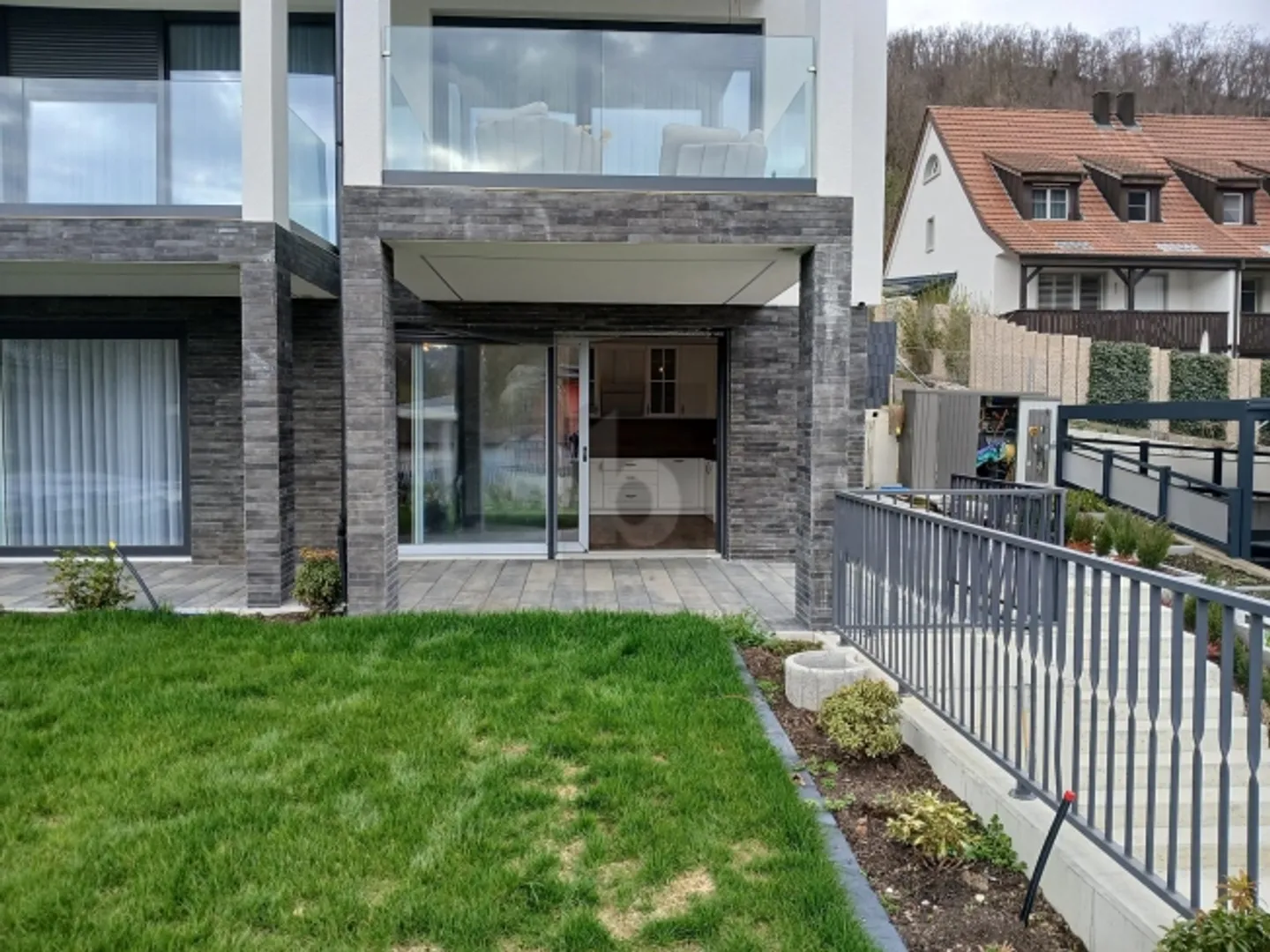 PREMIÈRE UTILISATION - MODERNE ET COSY AVEC JARDIN - Photo 2 sur 6